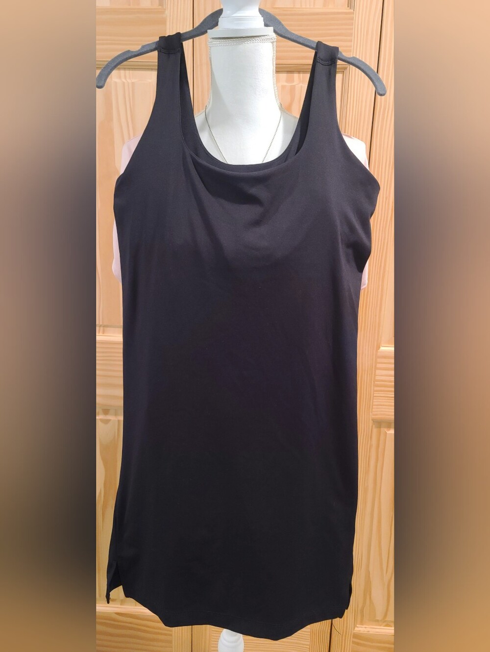 Gentley worn Old Navy Black Women's Active Powersoft Dress W/ Shorts - M
